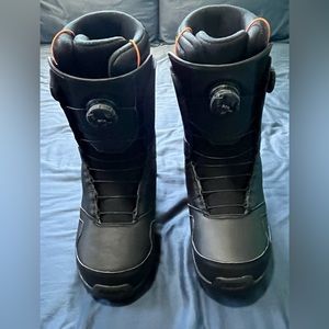 SNOWBOARD BOOTS: Like New, Size 11. ThirtyTwo STW Double Boa.